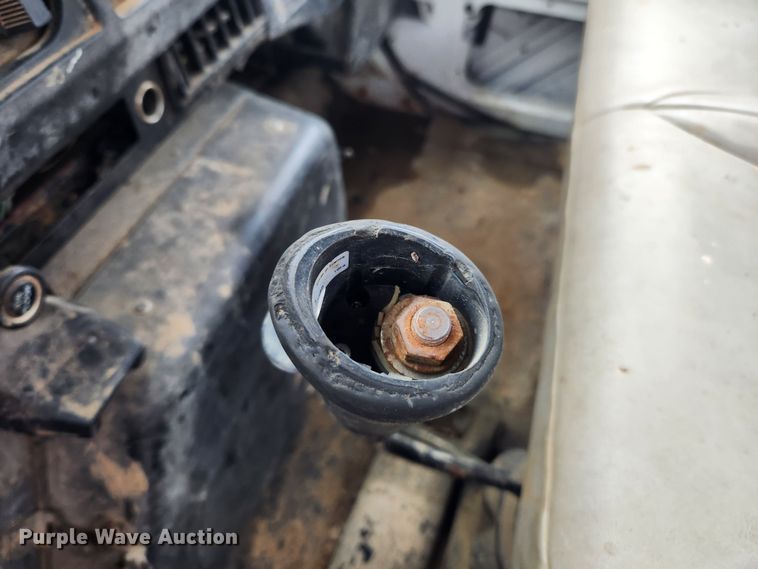 image for item JB9638 1999 International 4900  flatbed truck