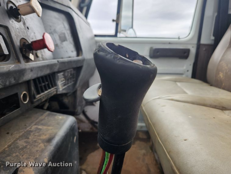 image for item JB9638 1999 International 4900  flatbed truck