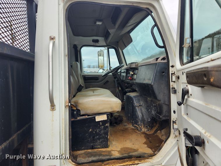 image for item JB9638 1999 International 4900  flatbed truck