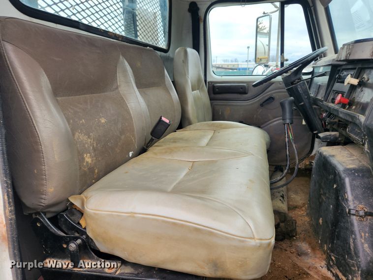 image for item JB9638 1999 International 4900  flatbed truck