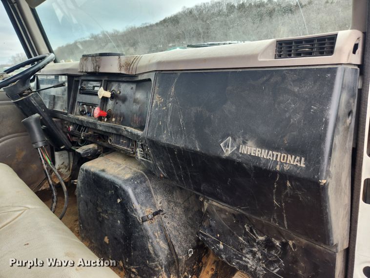 image for item JB9638 1999 International 4900  flatbed truck