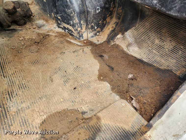 image for item JB9638 1999 International 4900  flatbed truck