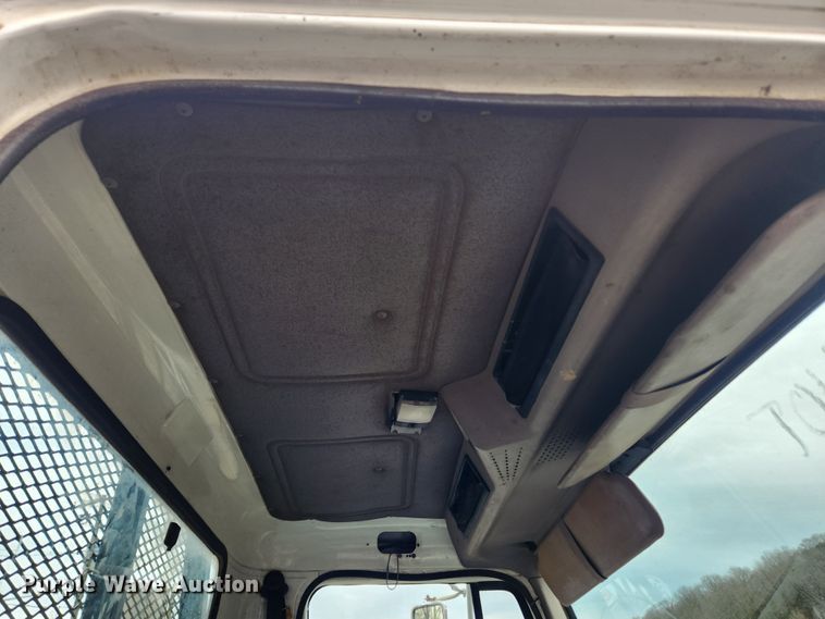 image for item JB9638 1999 International 4900  flatbed truck