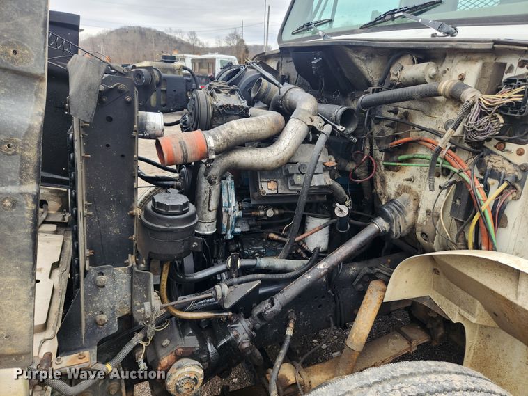 image for item JB9638 1999 International 4900  flatbed truck