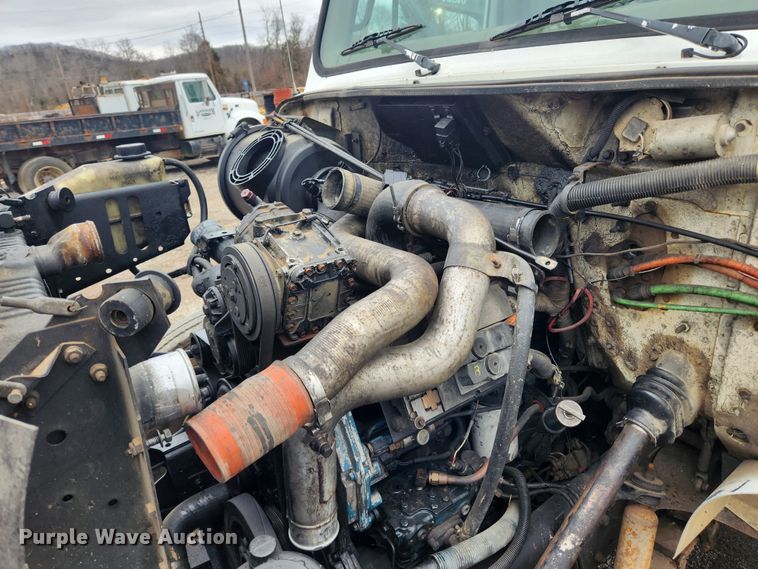 image for item JB9638 1999 International 4900  flatbed truck