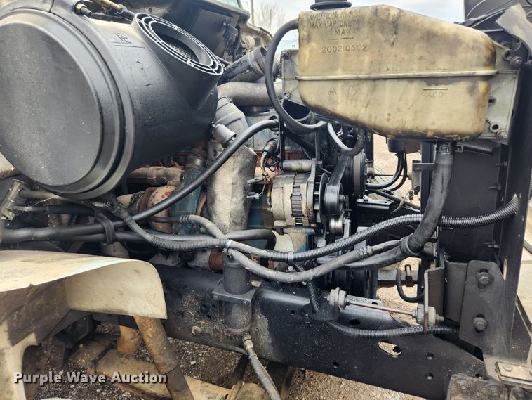 image for item JB9638 1999 International 4900  flatbed truck