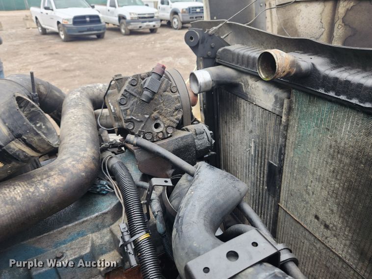 image for item JB9638 1999 International 4900  flatbed truck