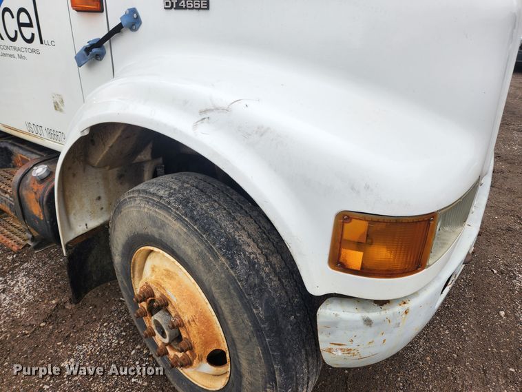 image for item JB9638 1999 International 4900  flatbed truck