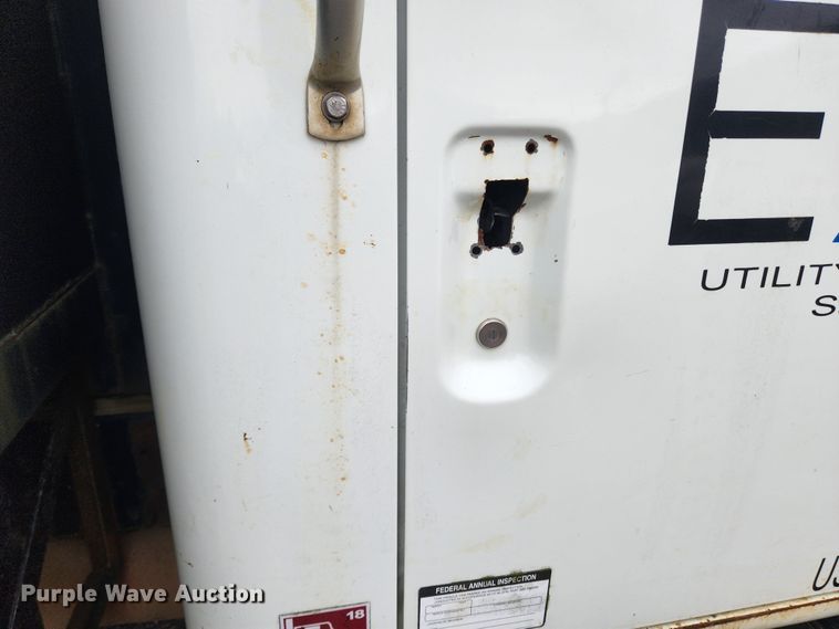 image for item JB9638 1999 International 4900  flatbed truck