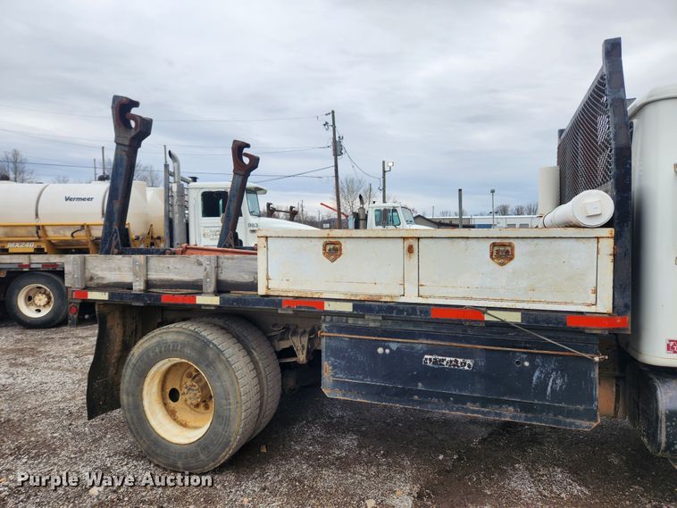 image for item JB9638 1999 International 4900  flatbed truck