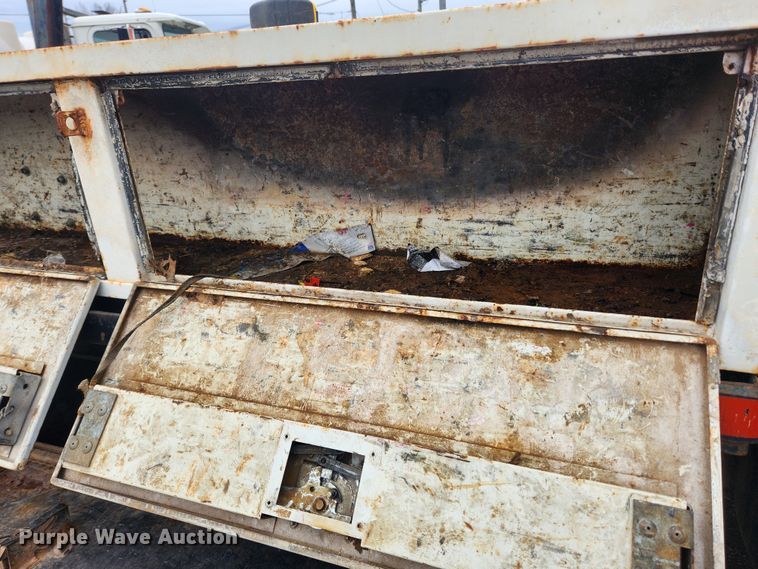 image for item JB9638 1999 International 4900  flatbed truck