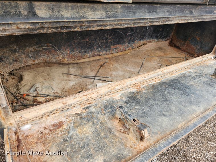 image for item JB9638 1999 International 4900  flatbed truck