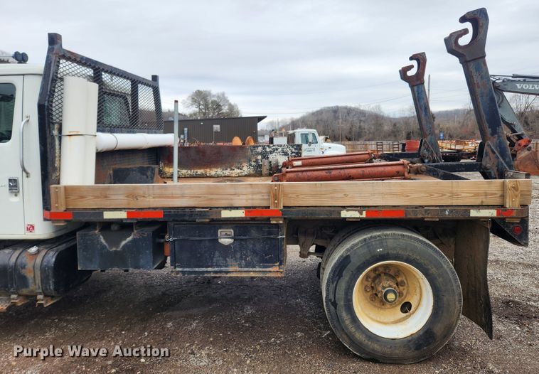 image for item JB9638 1999 International 4900  flatbed truck