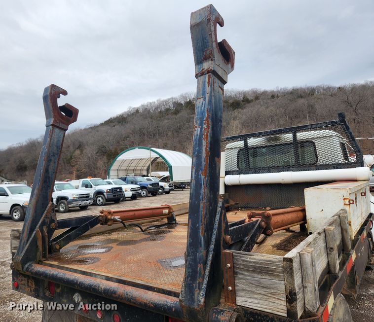 image for item JB9638 1999 International 4900  flatbed truck