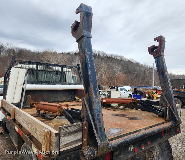 image for item JB9638 1999 International 4900  flatbed truck