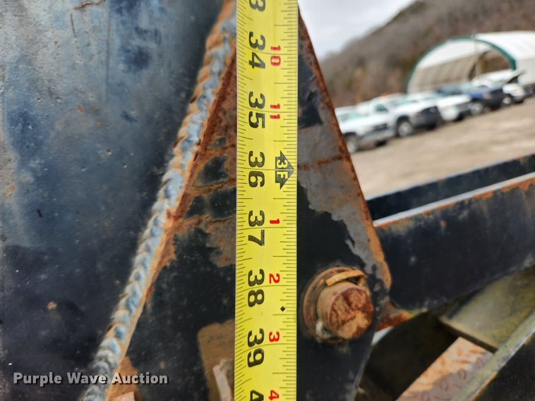 image for item JB9638 1999 International 4900  flatbed truck