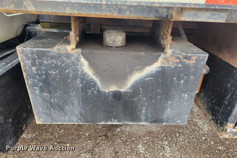 image for item JB9638 1999 International 4900  flatbed truck