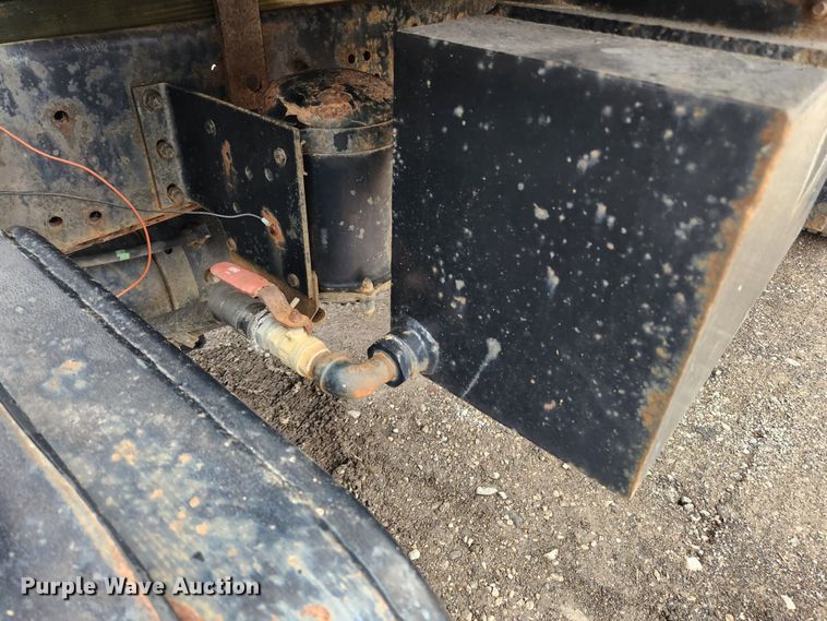 image for item JB9638 1999 International 4900  flatbed truck