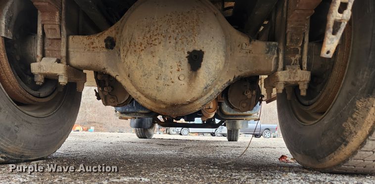 image for item JB9638 1999 International 4900  flatbed truck