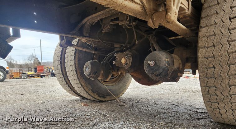 image for item JB9638 1999 International 4900  flatbed truck