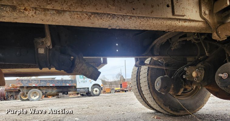 image for item JB9638 1999 International 4900  flatbed truck