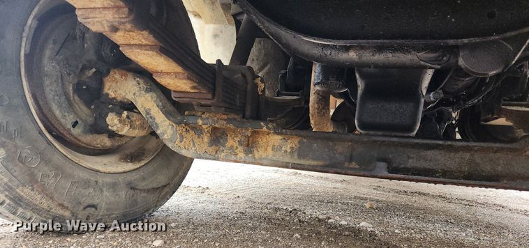 image for item JB9638 1999 International 4900  flatbed truck