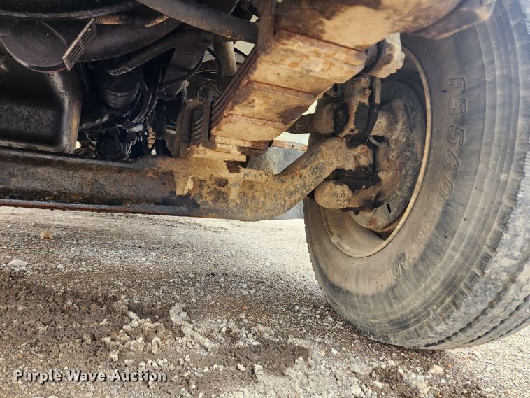 image for item JB9638 1999 International 4900  flatbed truck