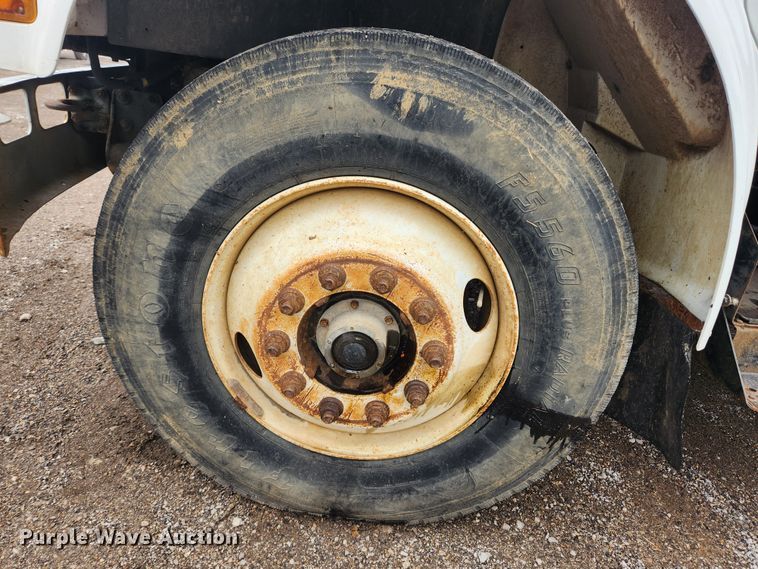 image for item JB9638 1999 International 4900  flatbed truck