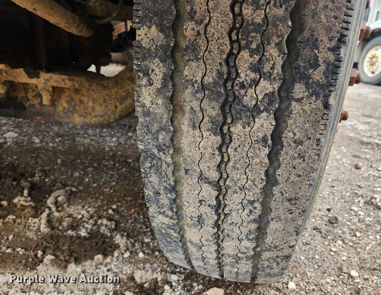 image for item JB9638 1999 International 4900  flatbed truck