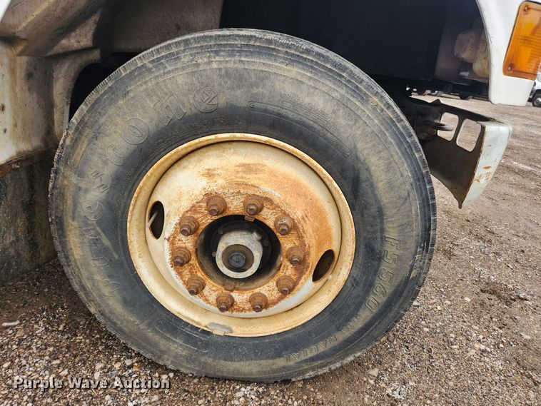 image for item JB9638 1999 International 4900  flatbed truck