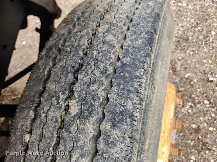 image for item JB9638 1999 International 4900  flatbed truck