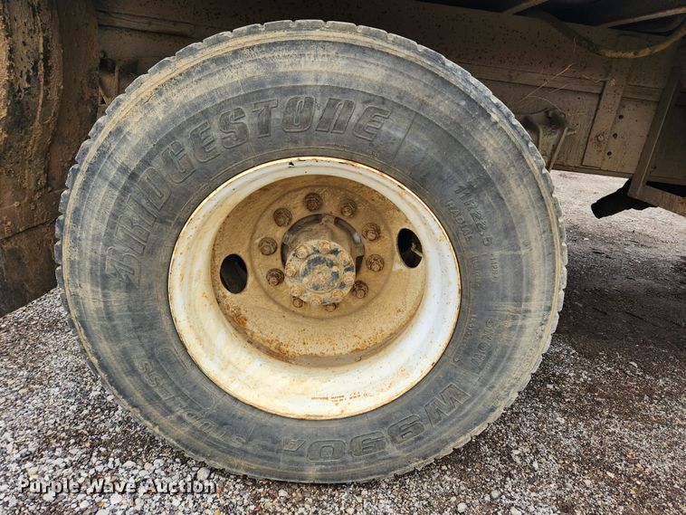 image for item JB9638 1999 International 4900  flatbed truck