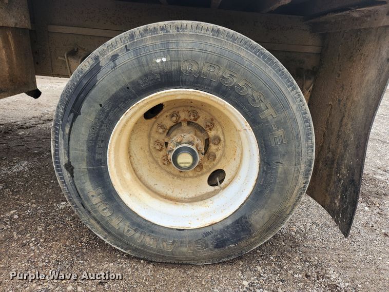 image for item JB9638 1999 International 4900  flatbed truck