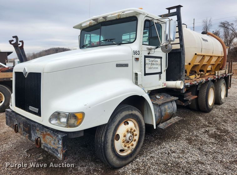 image for item JB9646 1998 International 9100  flatbed truck