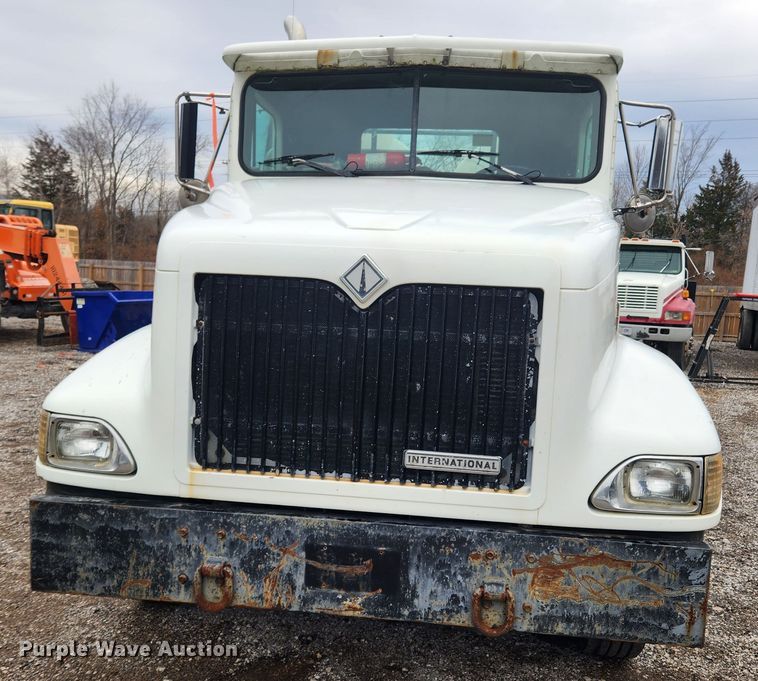 image for item JB9646 1998 International 9100  flatbed truck