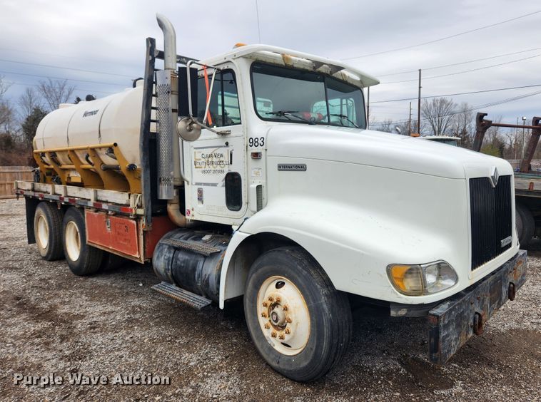 image for item JB9646 1998 International 9100  flatbed truck