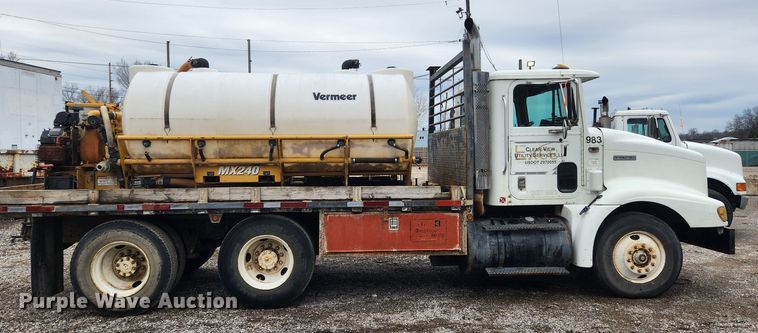 image for item JB9646 1998 International 9100  flatbed truck