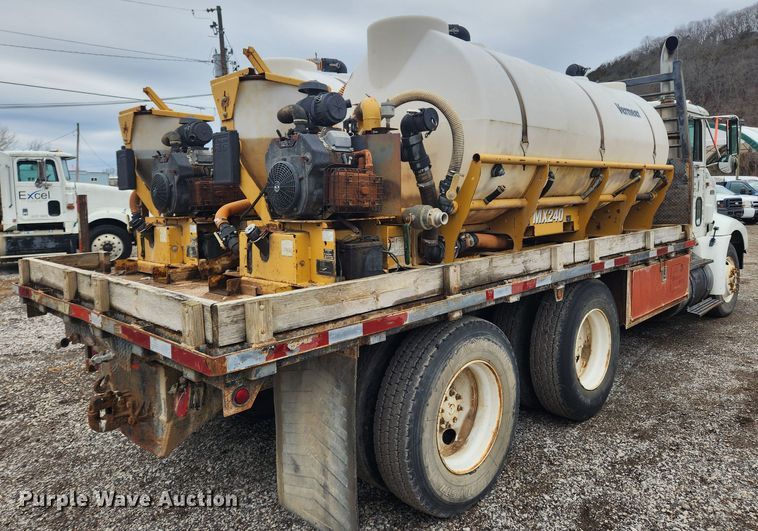 image for item JB9646 1998 International 9100  flatbed truck