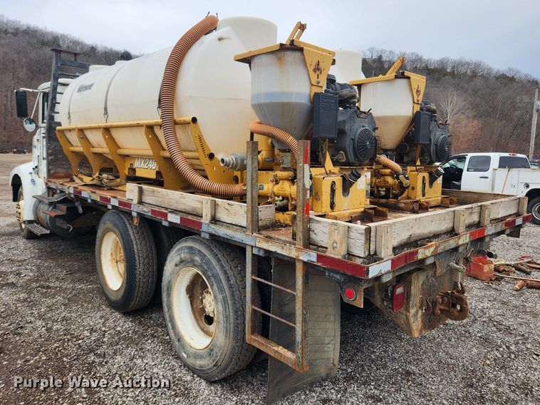 image for item JB9646 1998 International 9100  flatbed truck