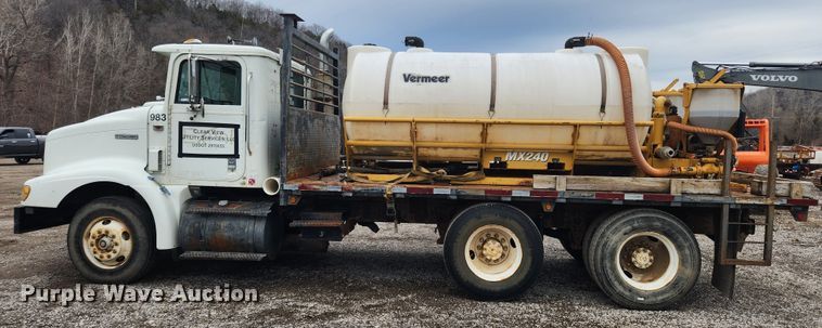 image for item JB9646 1998 International 9100  flatbed truck