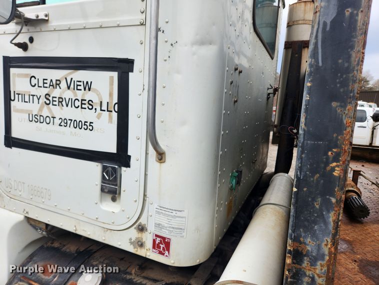 image for item JB9646 1998 International 9100  flatbed truck