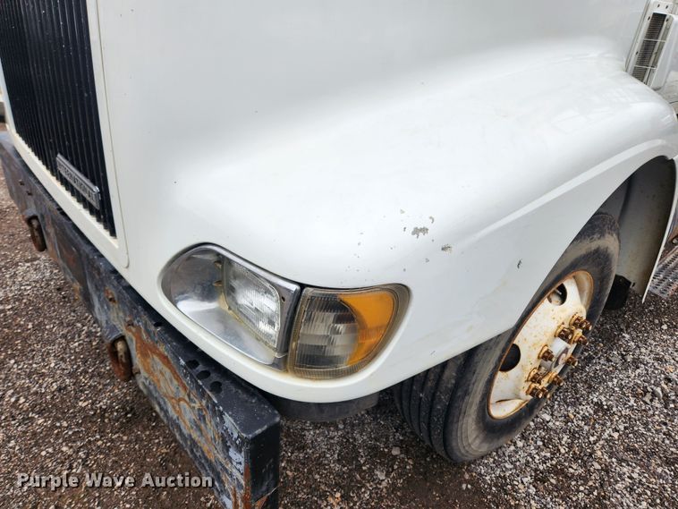 image for item JB9646 1998 International 9100  flatbed truck