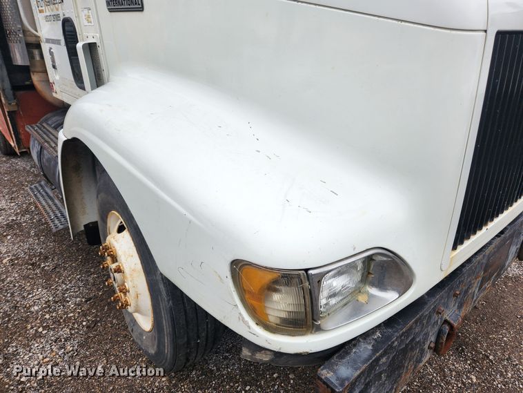 image for item JB9646 1998 International 9100  flatbed truck