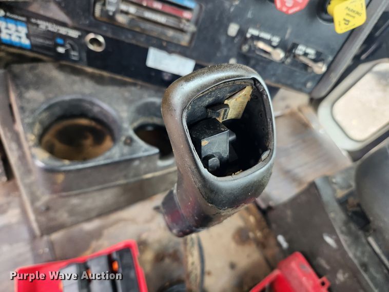 image for item JB9646 1998 International 9100  flatbed truck