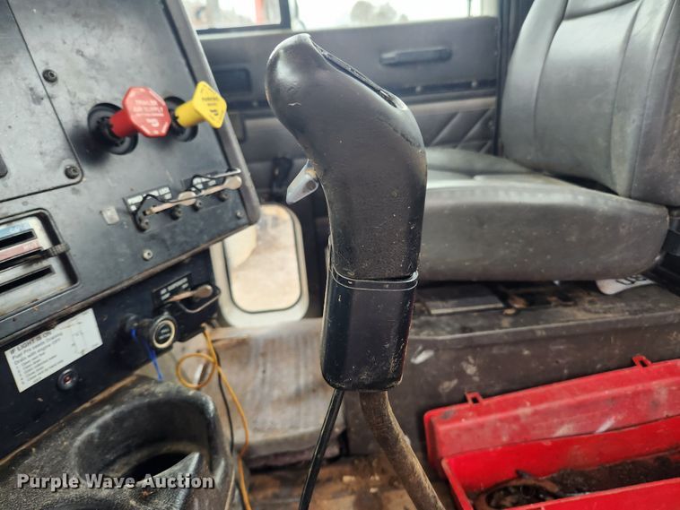 image for item JB9646 1998 International 9100  flatbed truck