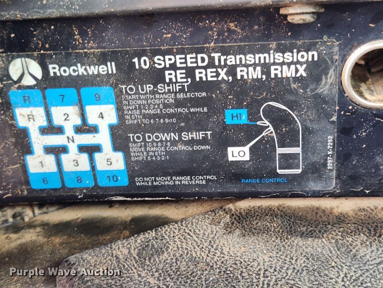 image for item JB9646 1998 International 9100  flatbed truck
