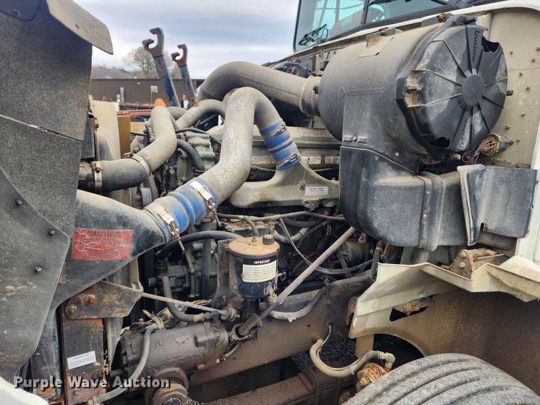 image for item JB9646 1998 International 9100  flatbed truck