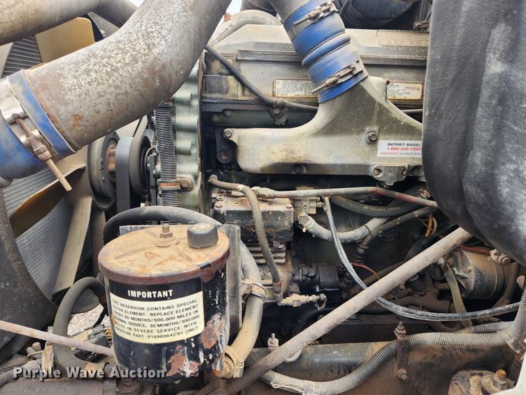 image for item JB9646 1998 International 9100  flatbed truck