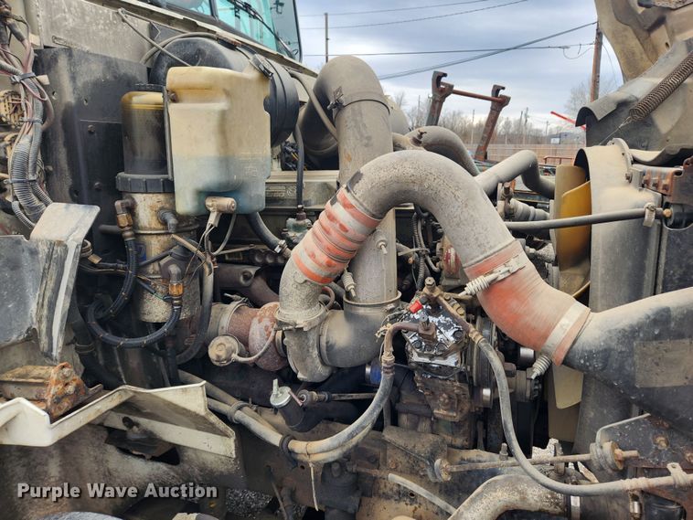 image for item JB9646 1998 International 9100  flatbed truck