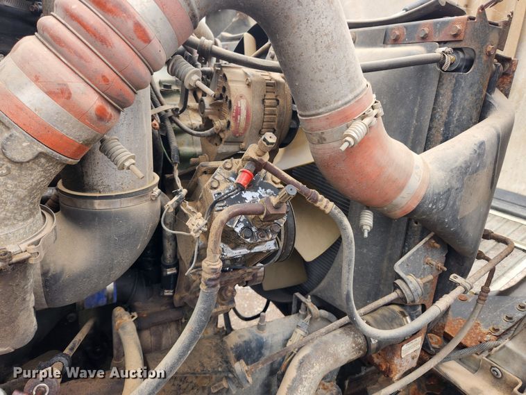 image for item JB9646 1998 International 9100  flatbed truck